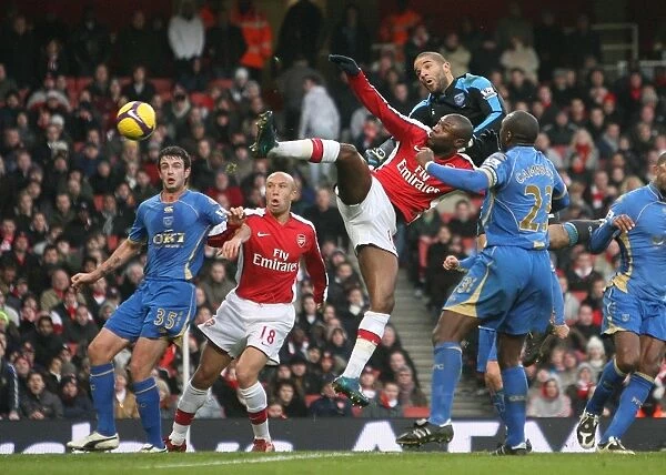 Gallas Scores the Stunner: Arsenal Leads 1-0 vs. Portsmouth, 2008