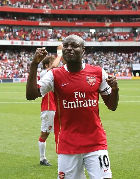 Gallas Triumph: Arsenal's Exhilarating 2-1 Victory Over Fulham, 2007