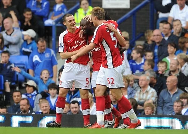 Gallas, Van Persie, Bendtner, Vermaelen: Arsenal's Triumphant Three-Goal Celebration vs. Everton (15 / 8 / 2009)
