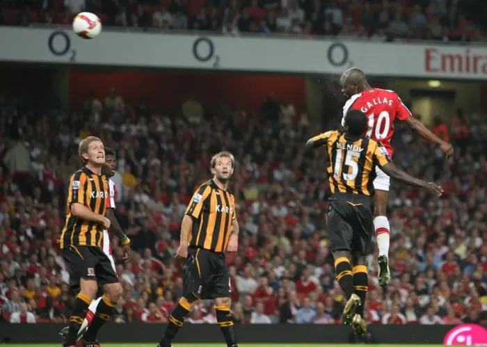 Framed Print : Gallas's Headed Effort Hits the Crossbar: Arsenal 1-2 Hull City