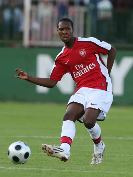 Framed Print : Gavin Hoyte in Action for Arsenal against Szombathely (2008) Framed Print : Gavin Hoyte in Action for Arsenal against Szombathely (2008)