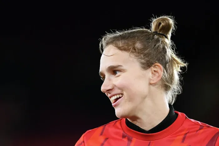 Framed Print : Gear Up: Viviane Miedema's Focused Pre-Match Moment before Arsenal Women's Conti Cup Clash vs Southampton Women
