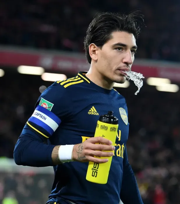 Framed Print : Gearing Up: Hector Bellerin's Determination Ahead of Liverpool vs Arsenal Carabao Cup Clash