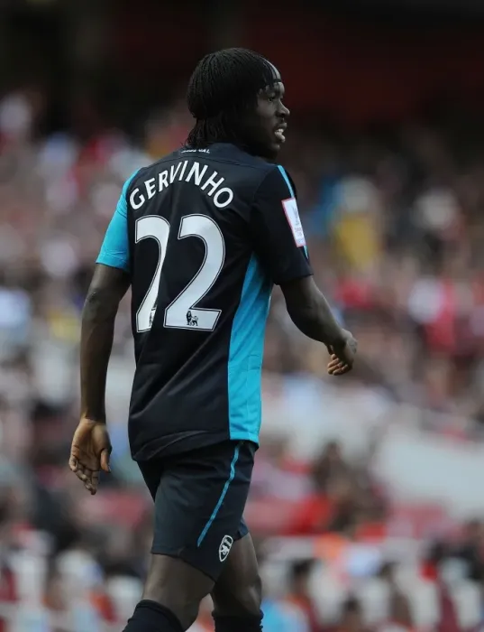 Framed Print : Gervinho in Action: Arsenal vs. Boca Juniors, Emirates Cup 2011
