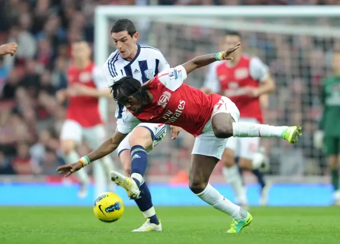 Framed Print : Gervinho (Arsenal) Graham Dorrans (WBA). Arsenal 3: 0 West Bromwich Albion
