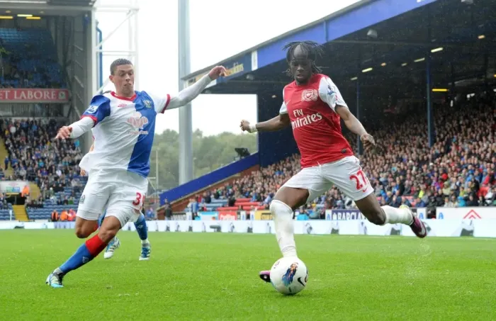 Framed Print : Gervinho (Arsenal) Jason Lowe (Blackburn). Blackburn Rovers 4: 3 Arsenal