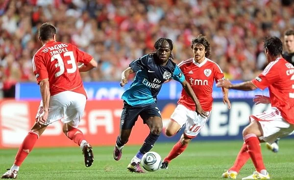 Gervinho Charges Past Benfica's Jardel and Aimar in 2011 Pre-Season Friendly