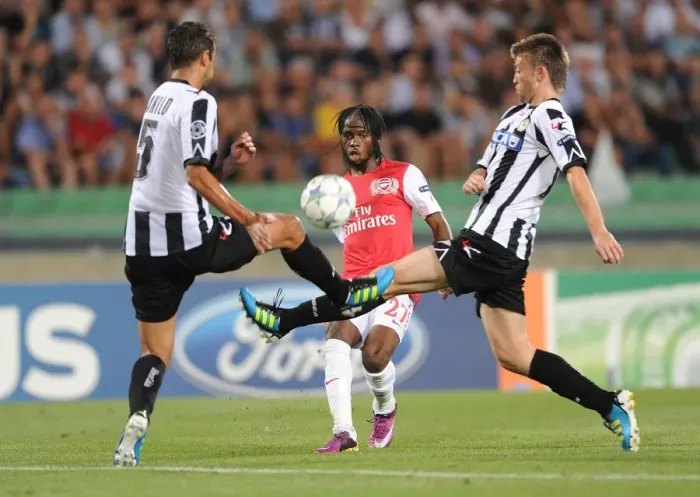 Framed Print : Gervinho Faces Off Against Neuton and Danilo Larangeria in Udinese vs Arsenal UEFA Champions League Clash
