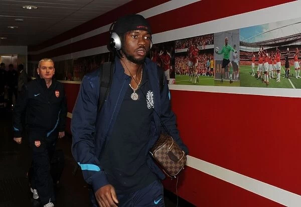 Gervinho Heads to the Arsenal Changing Room before Arsenal FC vs Olympique de Marseille, UEFA Champions League (2011)