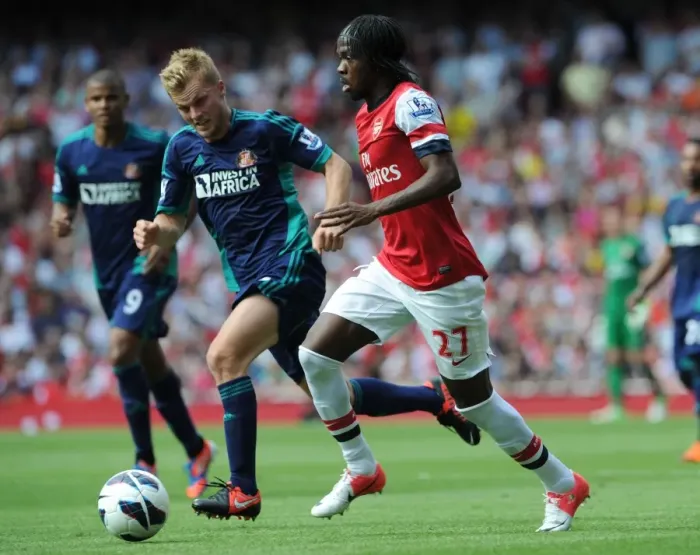 Framed Print : Gervinho Outpaces Seb Larsson: Arsenal vs. Sunderland, Premier League 2012-13
