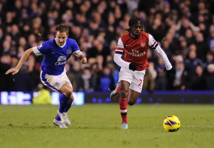 Framed Print : Gervinho Surges Past Jagielka: Everton vs. Arsenal, Premier League 2012-13