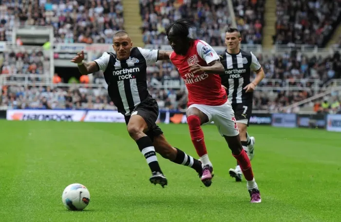 Framed Print : Gervinho vs. Danny Simpson: Clash at St. James Park (Newcastle United vs. Arsenal, 2011-12) Framed Print : Gervinho vs. Danny Simpson: Clash at St. James Park (Newcastle United vs. Arsenal, 2011-12)