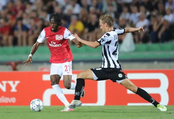 Framed Print : Gervinho vs. Ekstrand: Battle at the Stadio Friuli - Udinese vs. Arsenal, UEFA Champions League Play-Off, 2011