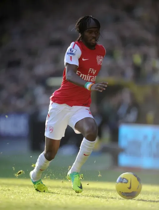 Framed Print : Gervinho's Strike: Norwich City vs. Arsenal, Premier League 2011-12 Framed Print : Gervinho's Strike: Norwich City vs. Arsenal, Premier League 2011-12