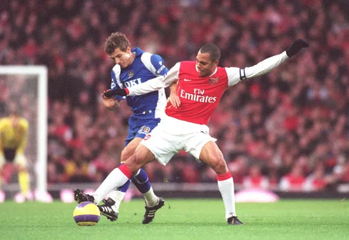 Framed Print : Gilberto (Arsenal) Gary O Neil (Portsmouth)