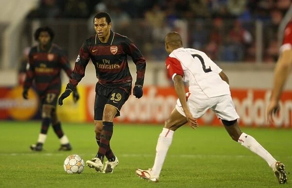 Gilberto (Arsenal) Mickael Tavares (Slavia Prague)
