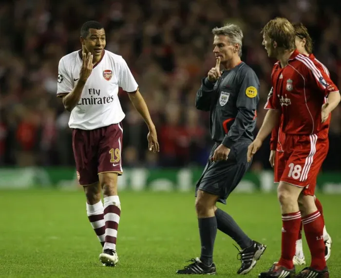 Framed Print : Gilberto (Arsenal) points out the ammount of fouls Javier Mascherano Framed Print : Gilberto (Arsenal) points out the ammount of fouls Javier Mascherano