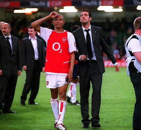 Gilberto and Edu (Arsenal) at the end of the match. Arsenal 1:0 Southampton
