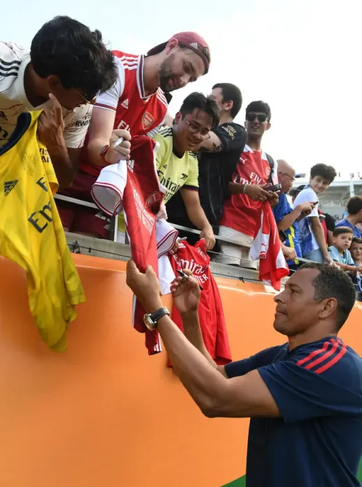 Framed Print : Gilberto Reunites with Arsenal Fans Before Chelsea Showdown - Florida Cup 2022-23
