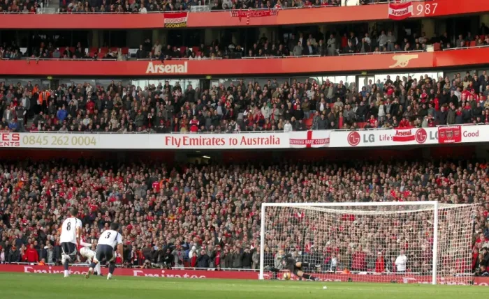Framed Print : Gilberto scores his 2nd Arsenals 3rd goal past Paul Robinson (Tottenham) Framed Print : Gilberto scores his 2nd Arsenals 3rd goal past Paul Robinson (Tottenham)