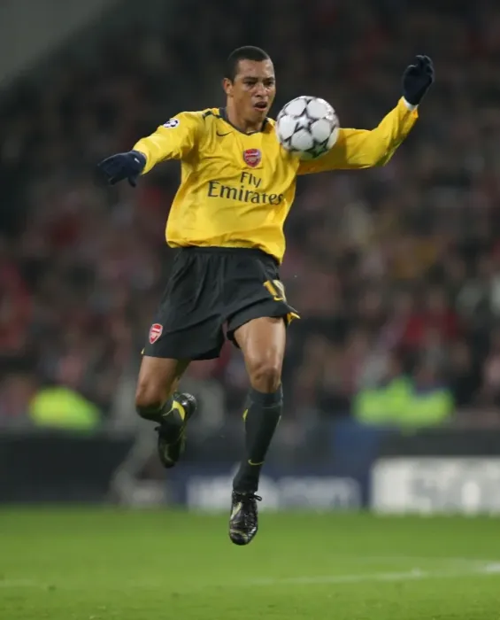 Framed Print : Gilberto's Glory: Arsenal's 1-0 Victory Over PSV Eindhoven in the UEFA Champions League, 2007