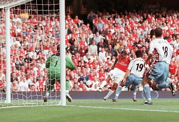 Gilberto's Stunner: Arsenal's Equalizer Against Aston Villa, FA Premiership, 2006