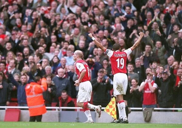 Gilberto's Thrilling Goal: Arsenal Takes the Lead 2-1 vs. Reading, FA Premiership (2007)