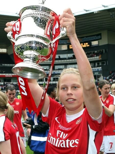 Gilly Flaherty (Arsenal Ladies) with the FA Cup Trophy