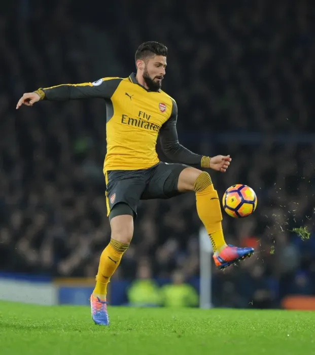 Framed Print : Giroud in Action: Arsenal vs. Everton, Premier League 2016-17 Framed Print : Giroud in Action: Arsenal vs. Everton, Premier League 2016-17