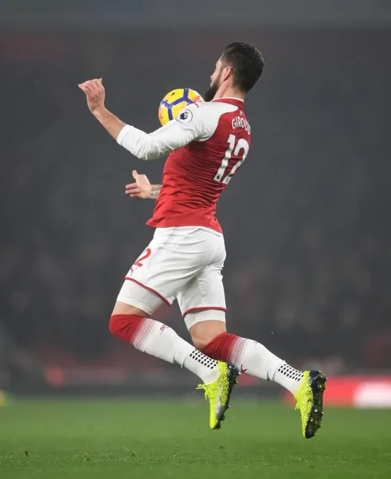 Framed Print : Giroud in Action: Arsenal vs Manchester United, Premier League 2017-18
