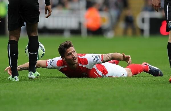 Giroud in Action: Arsenal's Win Against Newcastle United, Premier League 2014-2015