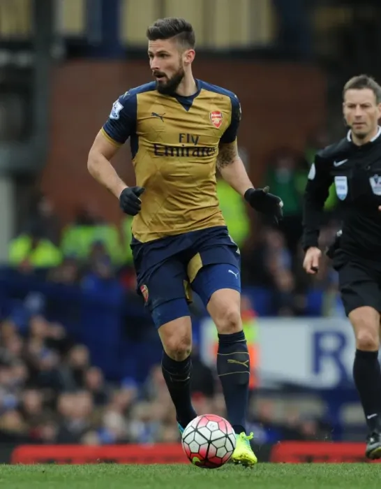 Framed Print : Giroud in Action: Everton vs. Arsenal, Premier League 2015-16
