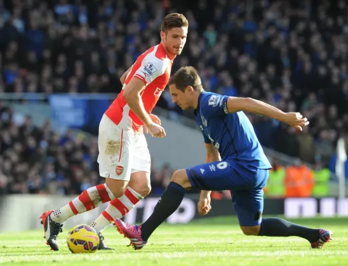 Framed Print : Giroud Outmaneuvers Jagielka: Arsenal vs. Everton, Premier League 2015 Framed Print : Giroud Outmaneuvers Jagielka: Arsenal vs. Everton, Premier League 2015