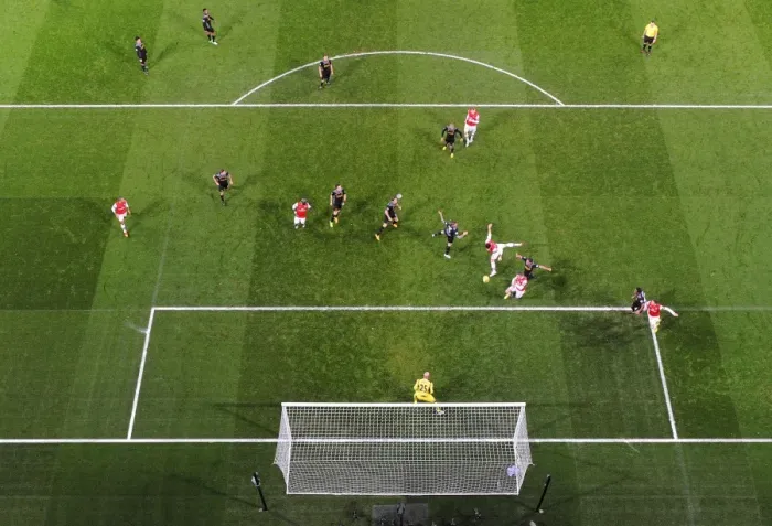 Framed Print : Giroud Stuns Liverpool: The Thrilling Moment Arsenal Tied it 2-2