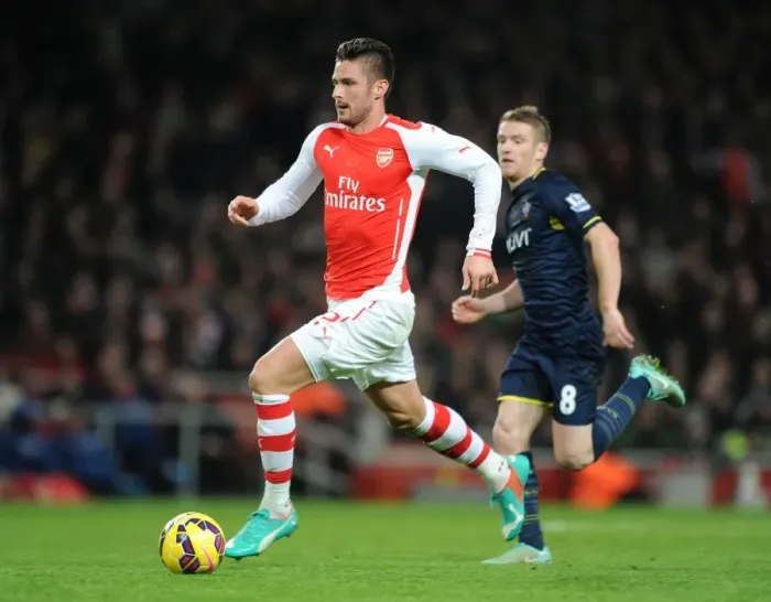 Framed Print : Giroud vs. Davis: Intense Battle at the Emirates - Arsenal v Southampton (2014-15) Framed Print : Giroud vs. Davis: Intense Battle at the Emirates - Arsenal v Southampton (2014-15)