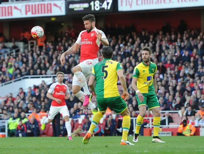Framed Print : Giroud vs Martin: A Battle for the Ball at Arsenal vs Norwich City, Premier League 2015-16 Framed Print : Giroud vs Martin: A Battle for the Ball at Arsenal vs Norwich City, Premier League 2015-16