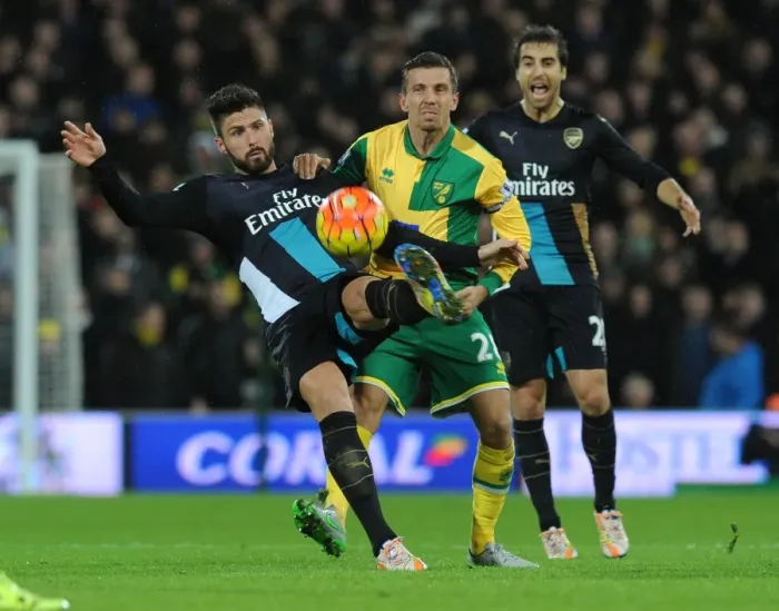 Framed Print : Giroud vs. O'Neil: A Premier League Showdown at Carrow Road