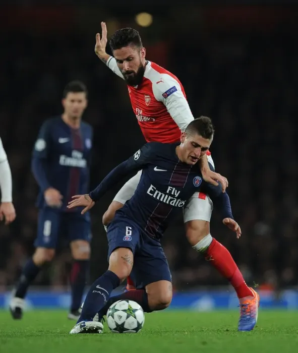 Framed Print : Giroud vs. Verratti: A Champions League Battle - Arsenal vs. Paris Saint-Germain (2016-17) Framed Print : Giroud vs. Verratti: A Champions League Battle - Arsenal vs. Paris Saint-Germain (2016-17)