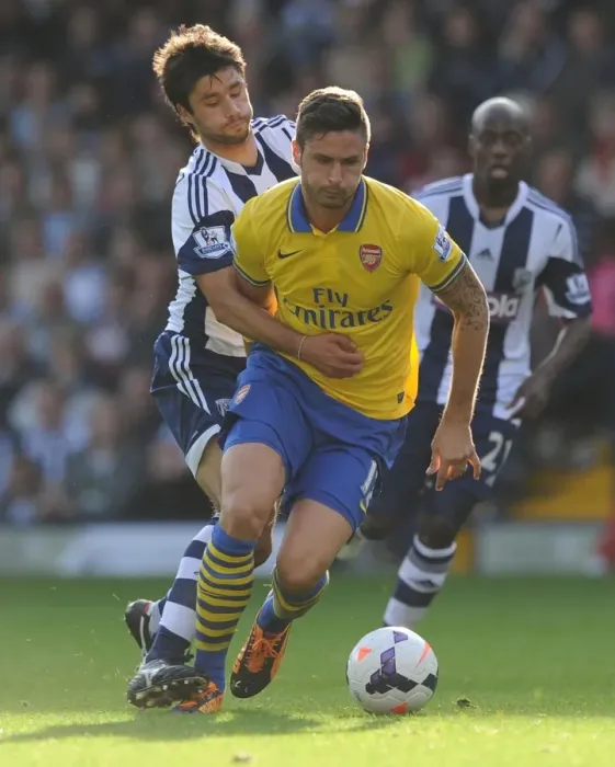 Framed Print : Giroud vs Yacob: A Premier League Battle - Arsenal's Olivier Giroud Clashes with West Bromwich Albion's Claudio Yacob (2013-14) Framed Print : Giroud vs Yacob: A Premier League Battle - Arsenal's Olivier Giroud Clashes with West Bromwich Albion's Claudio Yacob (2013-14)