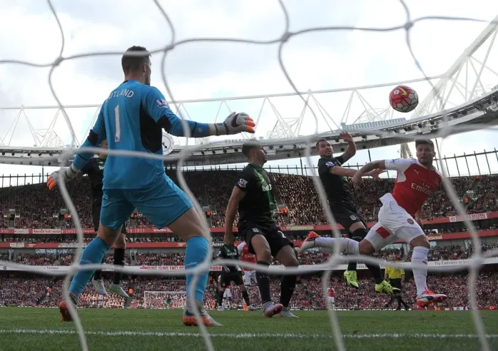 Framed Print : Giroud's Brace: Arsenal Dominate Stoke City (2015-16)