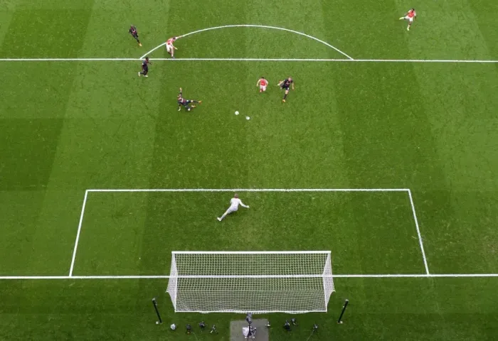 Framed Print : Giroud's Brace: Arsenal's 4-Goal Rampage vs. Liverpool (April 2015)