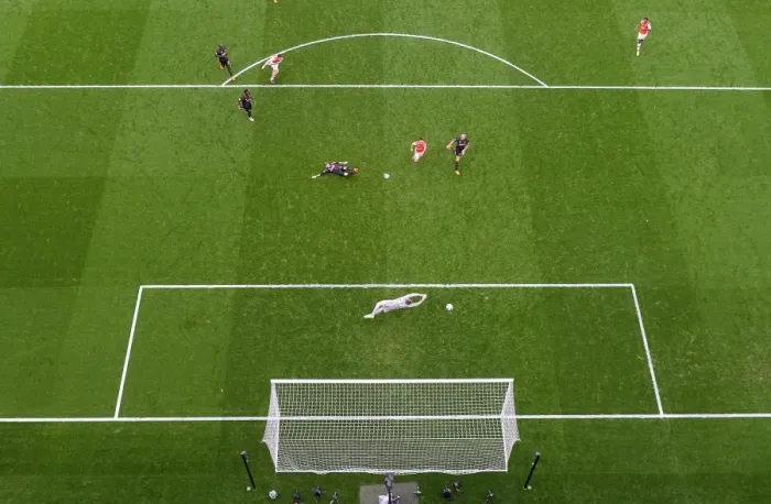 Framed Print : Giroud's Brace: Arsenal's 4-Goal Thrashing of Liverpool (2014-15)