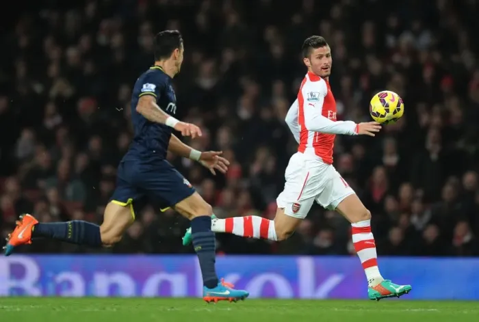 Framed Print : Giroud's Determined Run: Arsenal vs Southampton, Premier League 2014-15 Framed Print : Giroud's Determined Run: Arsenal vs Southampton, Premier League 2014-15