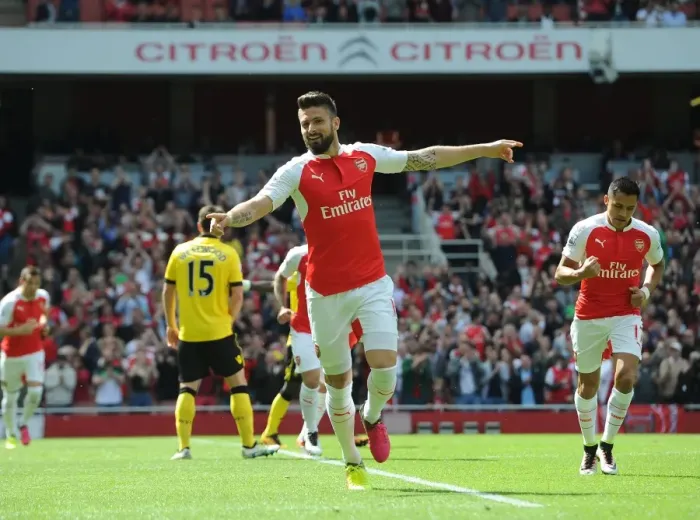 Framed Print : Giroud's Dramatic Last-Minute Strike: Arsenal Edge Past Aston Villa in 2015-16 Premier League