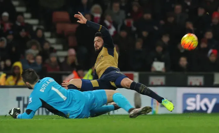 Framed Print : Giroud's Saved Shot: Stoke City vs Arsenal, Premier League 2015-16 - Butland Denies Arsenal Striker
