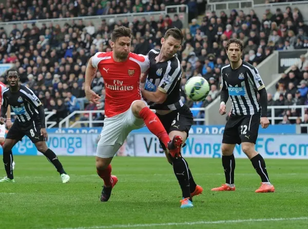Arsenal FC Print: Giroud Scores vs Newcastle Art Prints