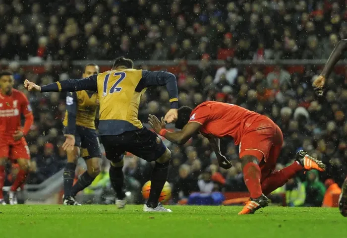 Framed Print : Giroud's Thrilling Goal: Liverpool vs Arsenal, Premier League 2015-16 Framed Print : Giroud's Thrilling Goal: Liverpool vs Arsenal, Premier League 2015-16