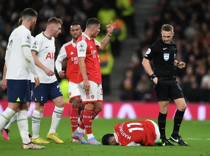 Framed Print : Granit Xhaka Protest: Arsenal's Xhaka Points Out Three Fouls on Martinelli vs. Tottenham (Tottenham Hotspur vs. Arsenal 2022-23)