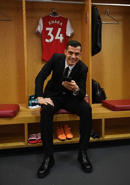 Granit Xhaka's Focus: Unveiling Arsenal Star's Pre-Match Routine at Emirates Stadium (Arsenal vs Crystal Palace, Premier League 2019-20)