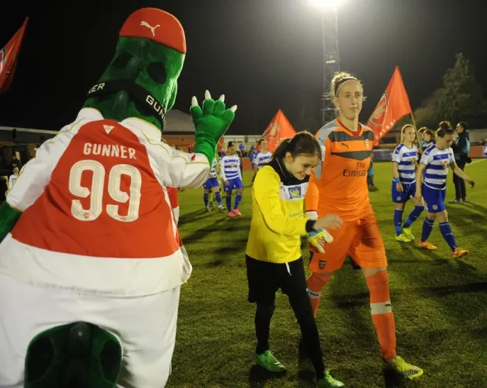 Framed Print : Gunner and mascot with Sari van Veenedaal (Arsenal Ladies) Framed Print : Gunner and mascot with Sari van Veenedaal (Arsenal Ladies)